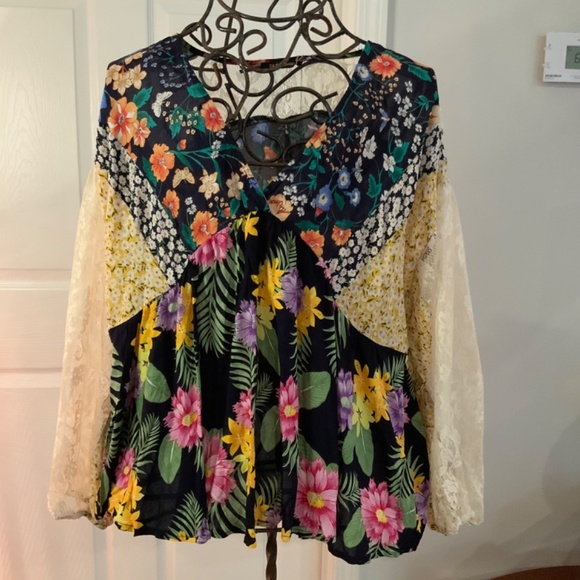 Blu Heaven Lace Floral Long Sleeve Top Plus Size 1X - Picture 2 of 8